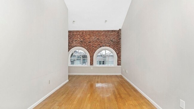 Building Photo - 106 13th St
