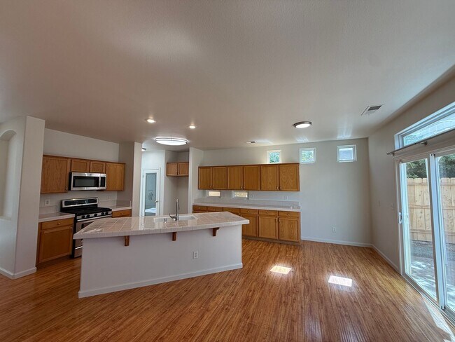 Building Photo - 4-bedroom two story in Sylvan School District!