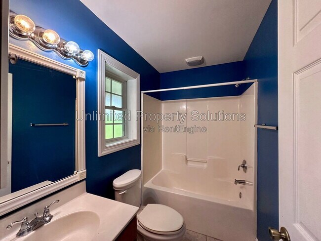 Building Photo - 23 Creekstone Ln