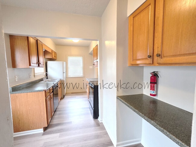 Building Photo - 2100 E 58th St