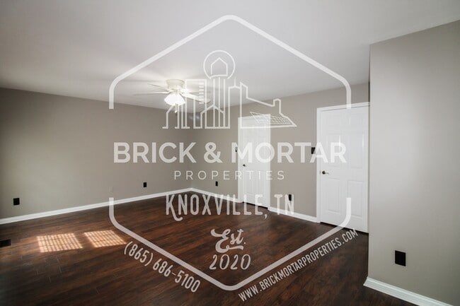 Building Photo - 613 Chapel Point Ln