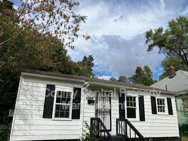 Building Photo - 2304 Eufaula Ave