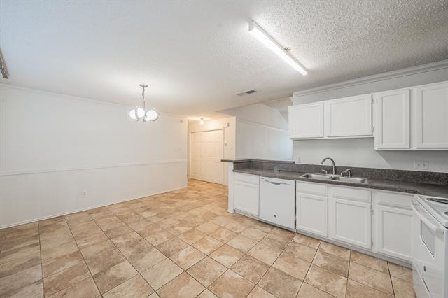 Building Photo - 808 Blessing Creek Dr