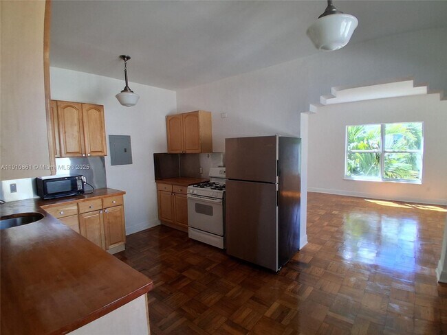 Building Photo - 4035 Meridian Ave