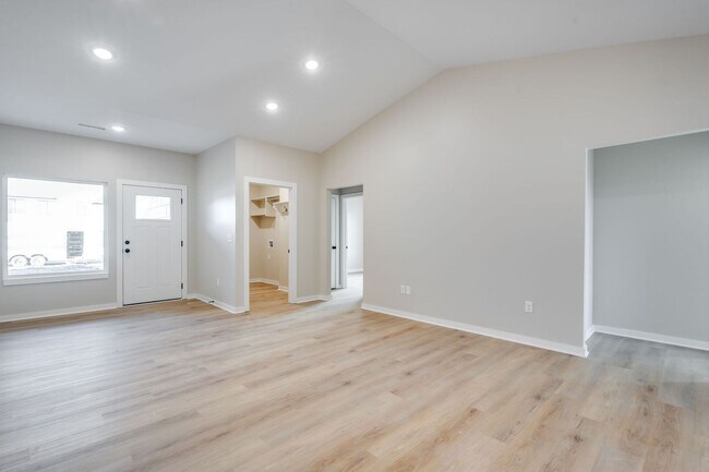 Building Photo - Pineway Oliver Plan