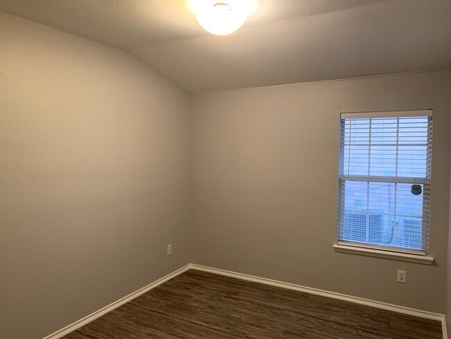Building Photo - 1600 Jester Ct