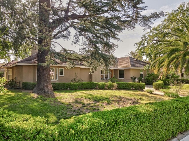 Building Photo - *** Gorgeous 4 bed 3 bath Single Family Ho...