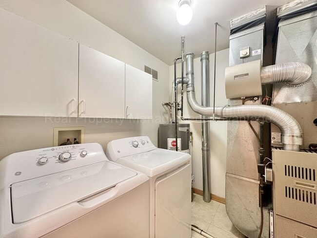 Building Photo - Spacious 2 Bed Condo with Attached Garage