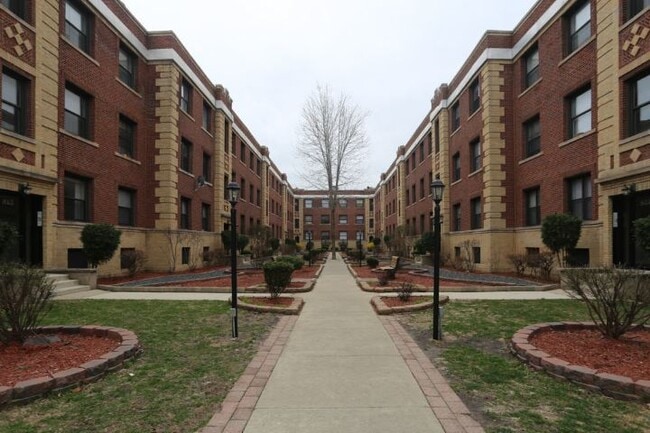 Building Photo - 838 W Wavelande