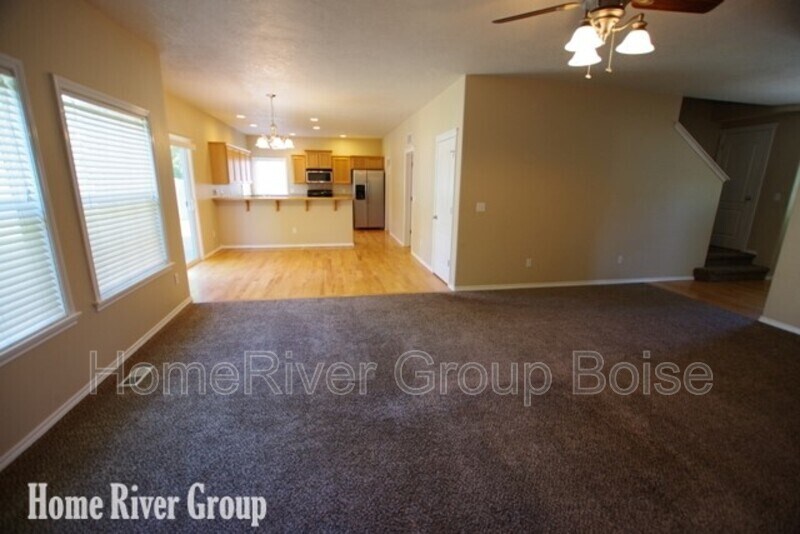 Building Photo - 1726 W Apgar Creek Dr