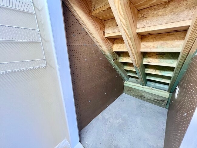 Building Photo - Gorgeous 3-bedroom, 2 1/2-bath End Unit To...
