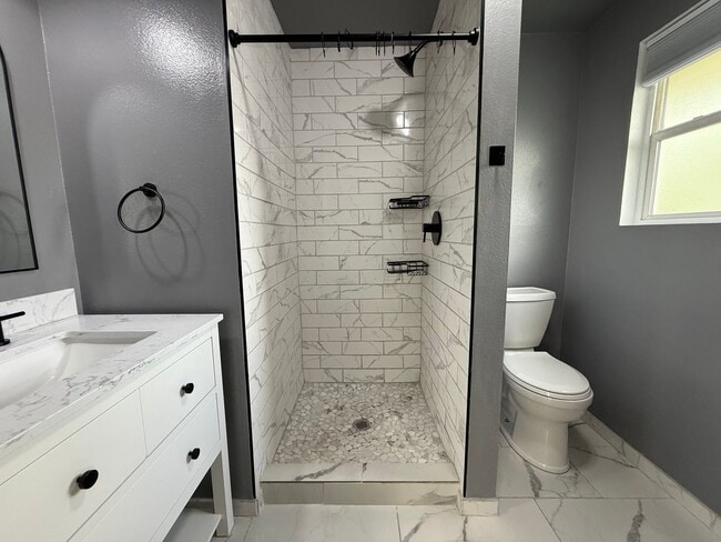 Building Photo - Spacious 3 Bedroom Home with Large Yard & ...