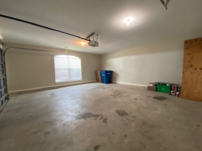 Building Photo - DON'T MISS THIS INCREDIBLE SOUTHSIDE LEASI...
