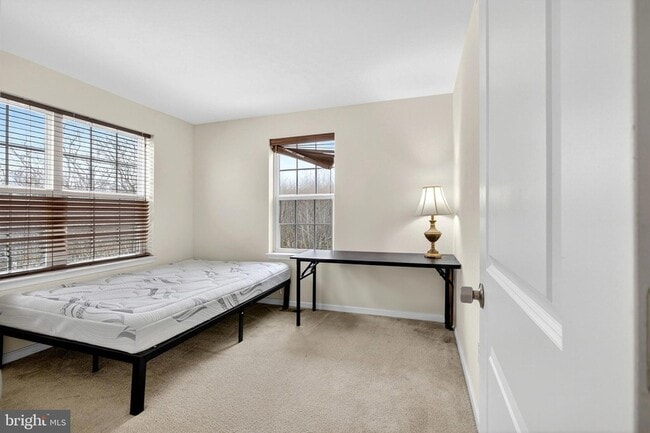 Building Photo - 48 Munro Rd