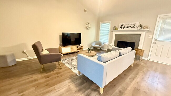 Building Photo - 2495 Danver Ln