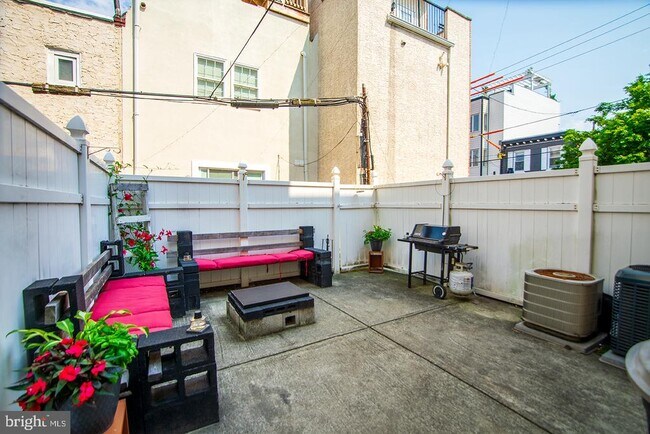 Building Photo - 775 S 20th St