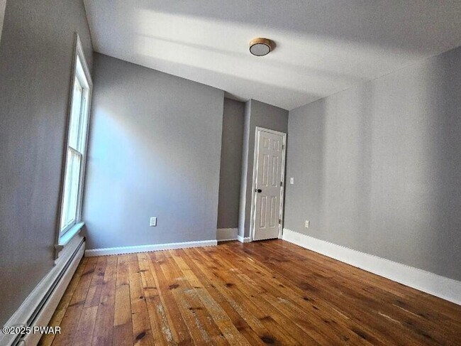 Building Photo - 314 11th St