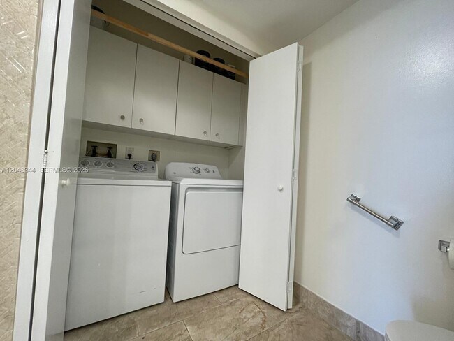 Building Photo - 20281 E Country Club Dr