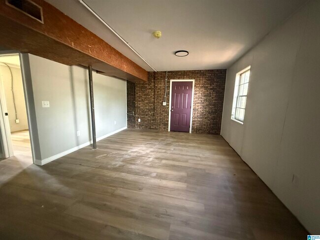 Building Photo - 2800 Emerald Ave