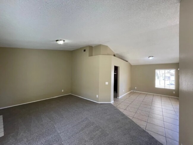 Building Photo - 3590 N Amberwood Ave