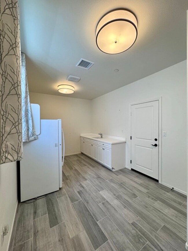 Building Photo - 4 bedroom single story Spencers Crossing h...