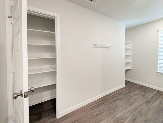 Building Photo - 13344 Burbot Dr