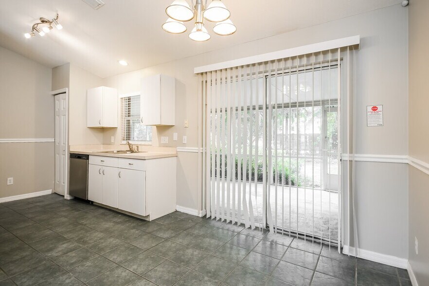 Building Photo - 10525 Reagans Run Dr