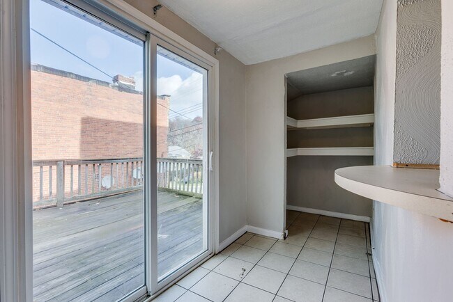 Building Photo - Brighton Heights 3 Bedroom Townhome