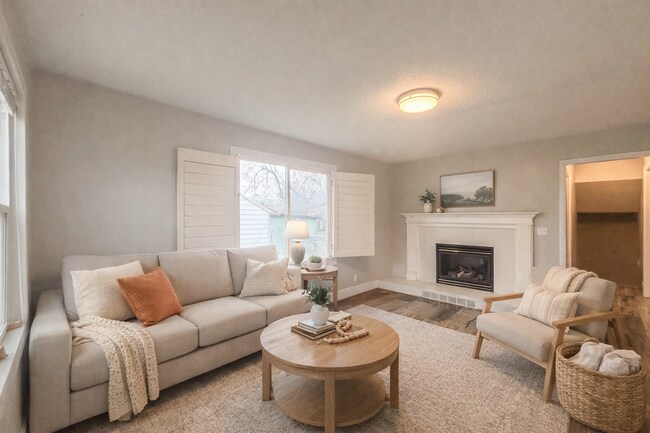 Building Photo - 2 bed 2 bath home with expansive garage and lot's of updates!