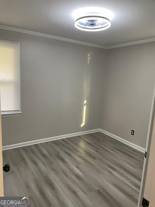 Building Photo - 1112 N Beddingfield Dr