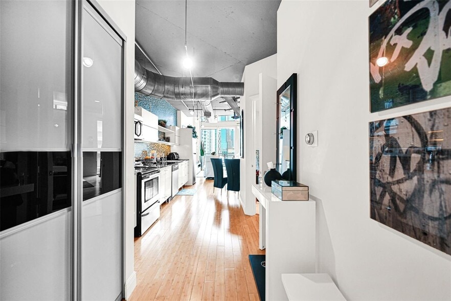 Building Photo - 690 SW 1st Ct