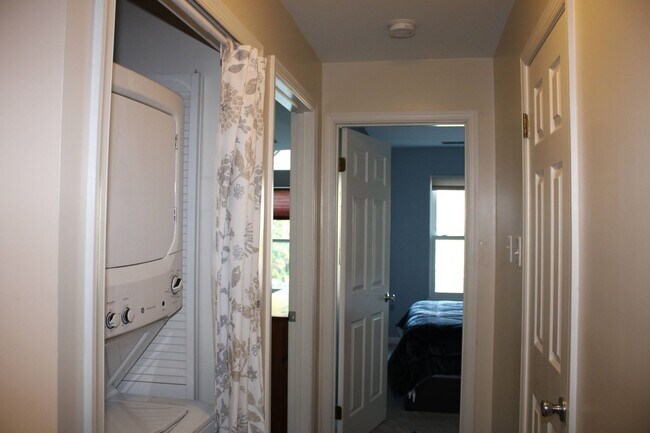 Building Photo - Charming 2 Bedroom/1 Bathroom Condo in Halethorpe, MD!