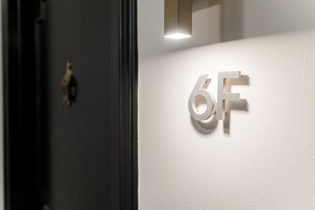 Building Photo - 2701 Westheimer Rd