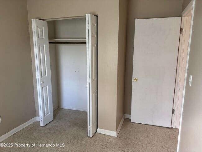 Building Photo - 6315 Treehaven Dr