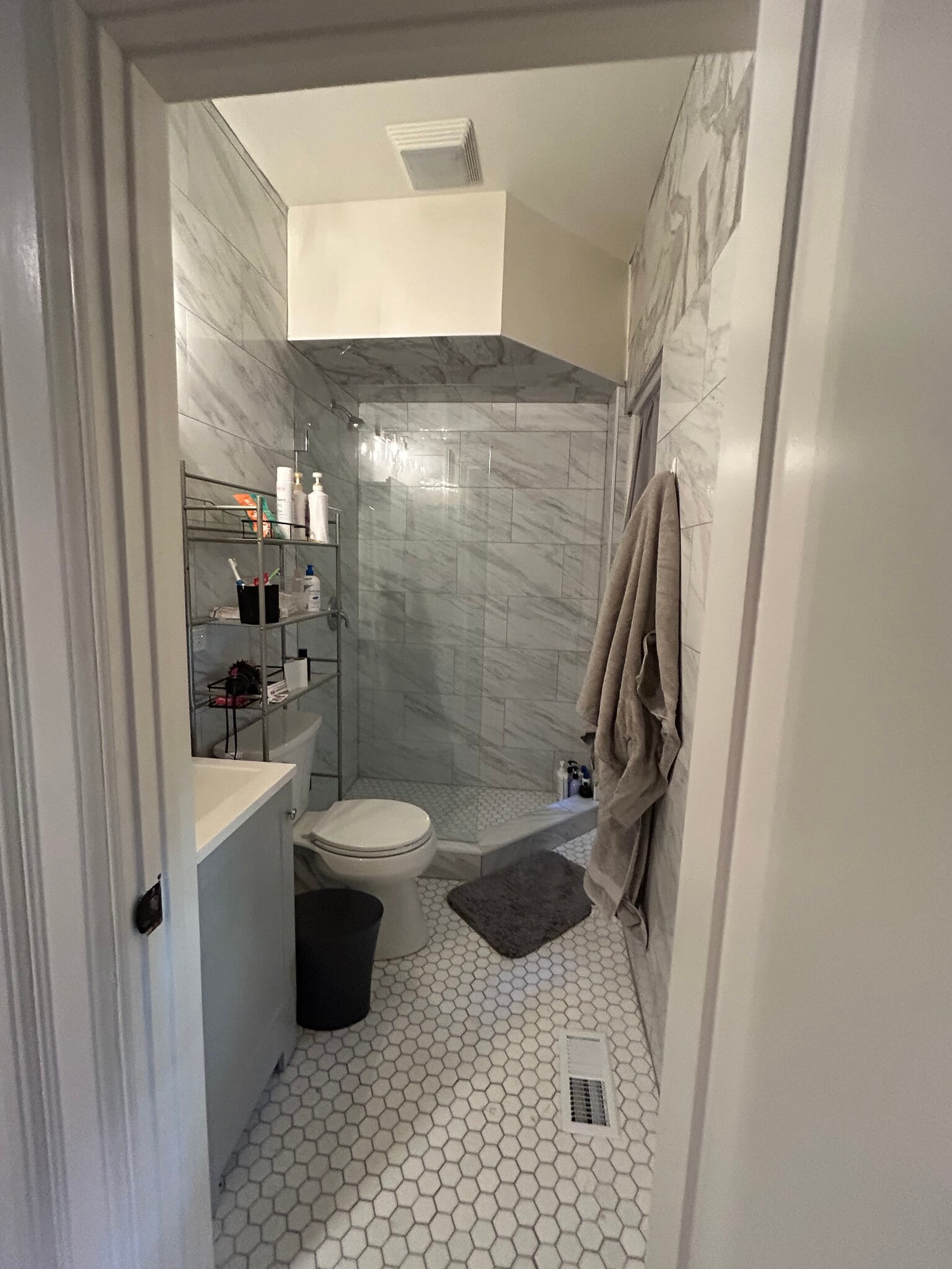 Building Photo - 1906 Orrington Ave