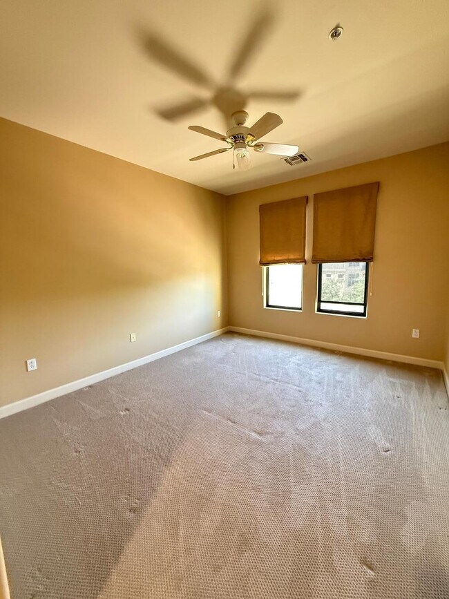 Building Photo - 7291 N Scottsdale Rd