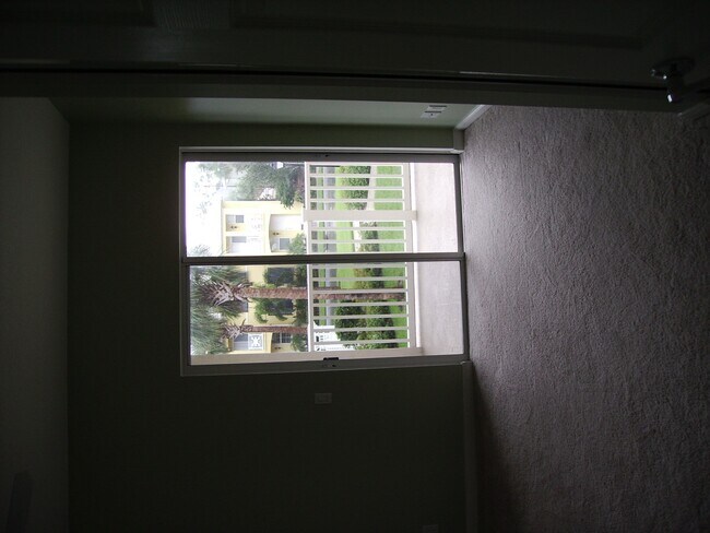 Building Photo - 3136 W Community Dr