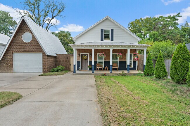 Primary Photo - 711 Courtland St