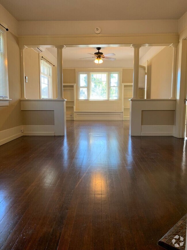 Building Photo - Old World Charm in Cortez Hills!