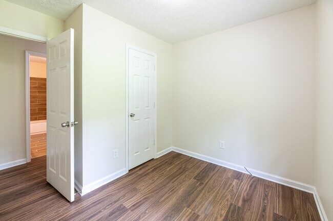 Building Photo - 320 Beechwood Dr