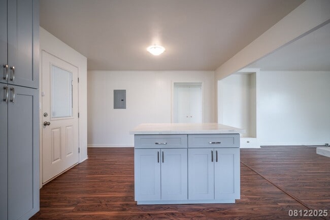 Building Photo - UPGRADED 4BR 2BA House in MANOA with SPLIT...
