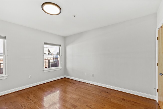 Building Photo - 877 Harrison Ave