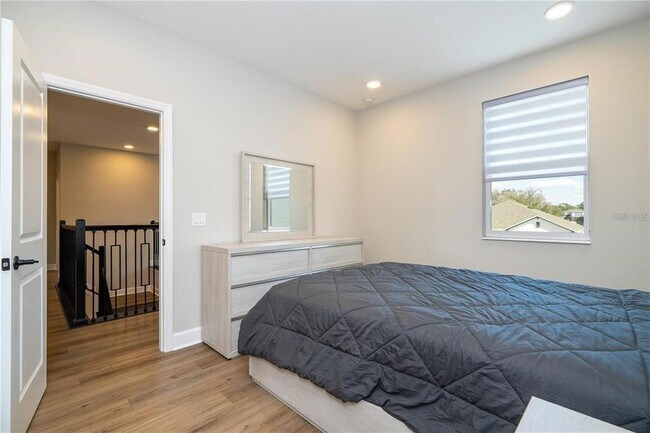 Building Photo - 5090 Shady Pnes Dr