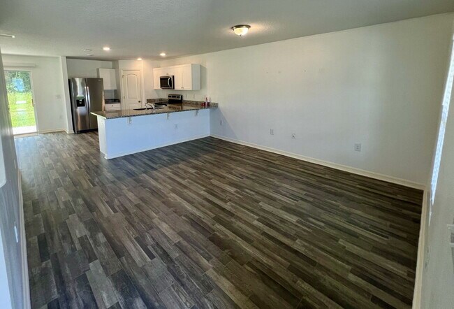 Building Photo - 4-Bedroom Home with Primary Suite | Intern...