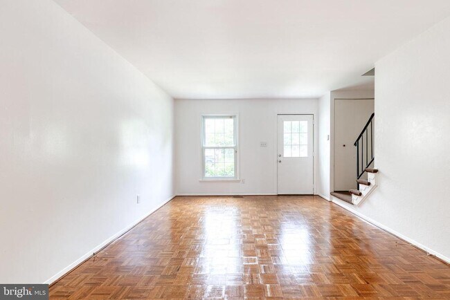 Building Photo - 3429 Saluda Rd