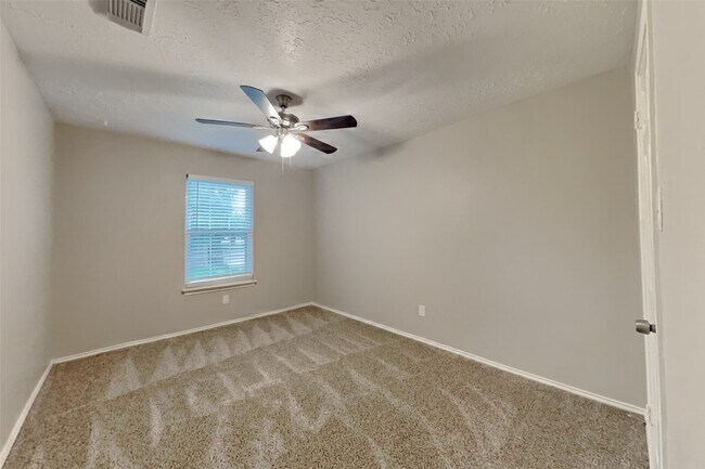Building Photo - 16318 Elmwood Point Ln