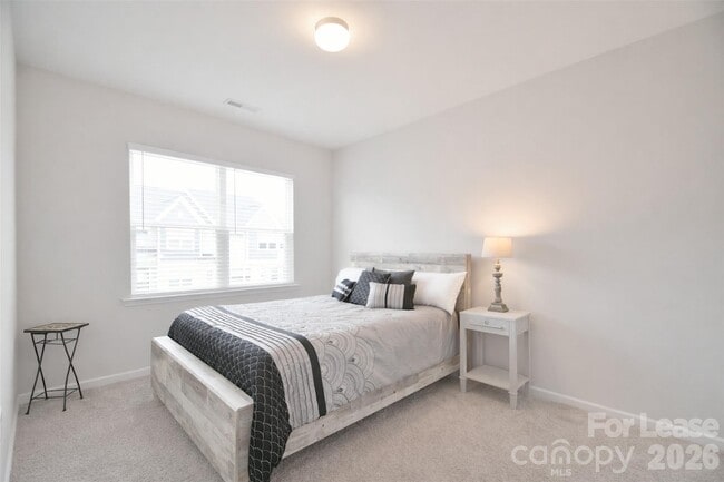 Building Photo - 114 Isleworth Ave