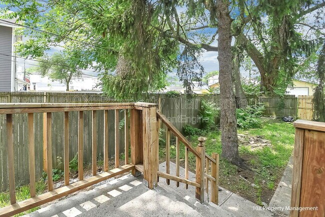 Building Photo - 1655 S 4th St