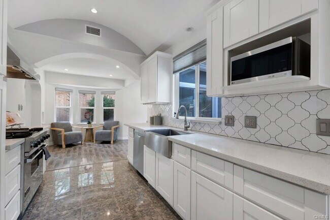 Building Photo - 19419 Oxnard St