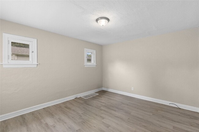 Building Photo - 10194 Imperial Dr